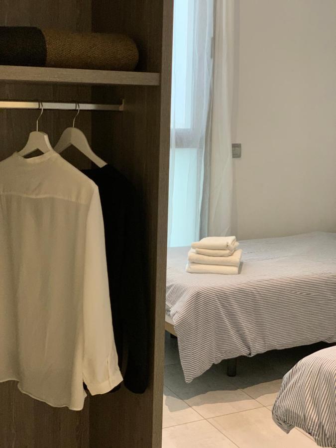 Apartaments El Cine โรเซส ภายนอก รูปภาพ